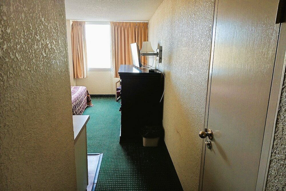 Фото USA Inn Junction City Near Fort Riley