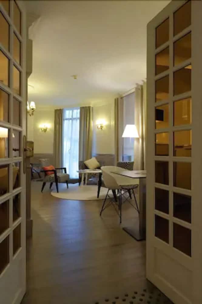 Фото Hôtel de Sévigné