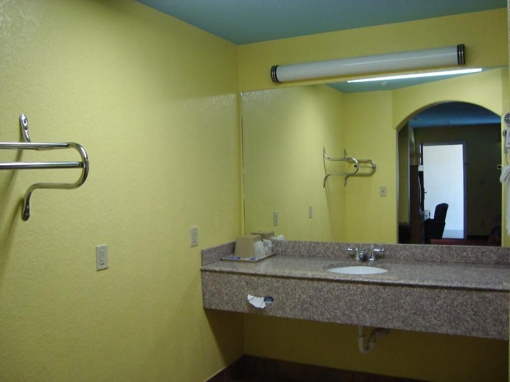 Фото Winnquest Inn Near Ft. Sam Houston