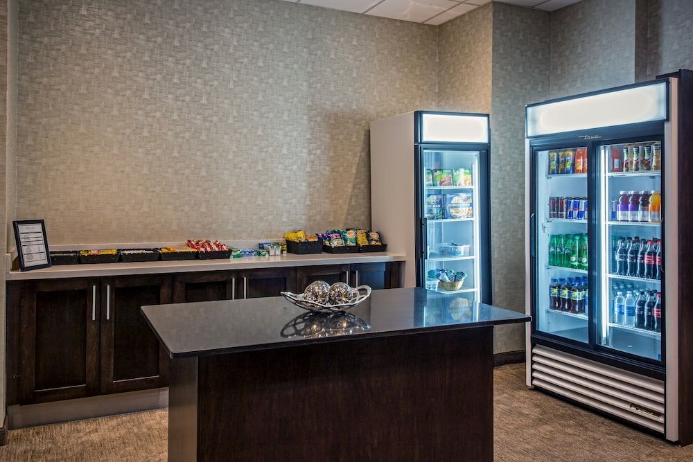 Фото Quality Inn & Suites Regina Downtown