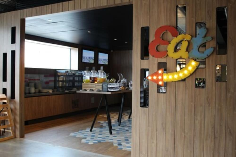 Фото Aloft Aberdeen Teca