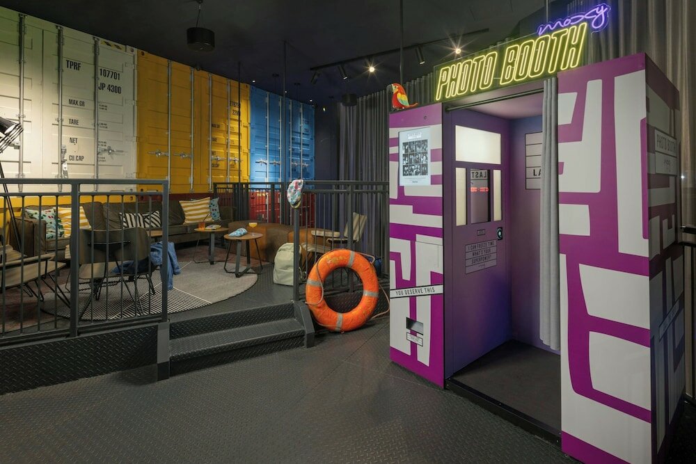 Фото Moxy Southampton