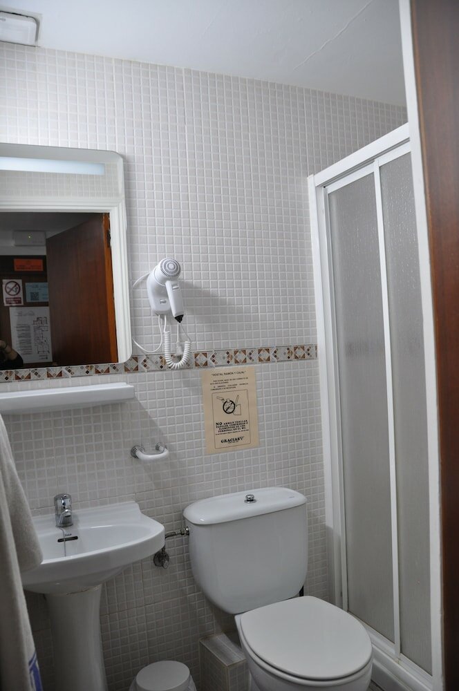 Фото Hostal Ramón y Cajal