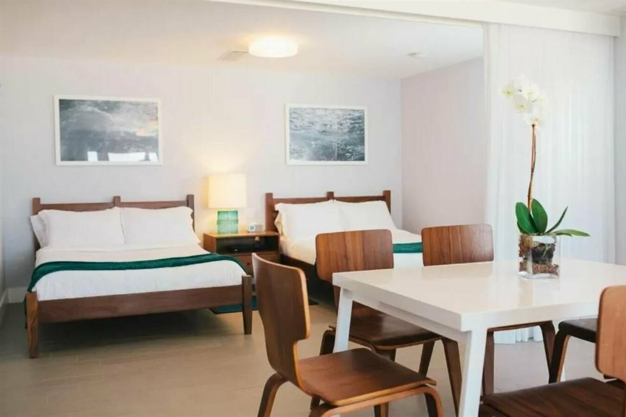 Фото Tides Inn Hotel