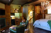 Фото Highland Haven Creekside Inn