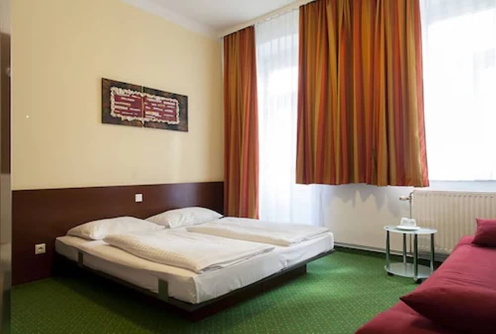 Фото Pension Stadthalle