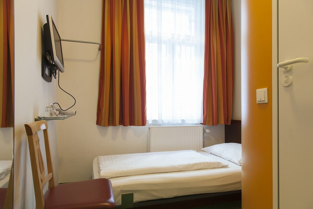 Фото Pension Stadthalle