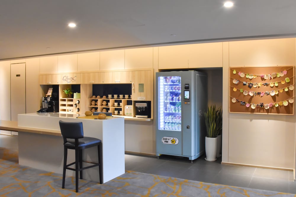 Фото Q-Box Hotel Shanghai Sanjiagang