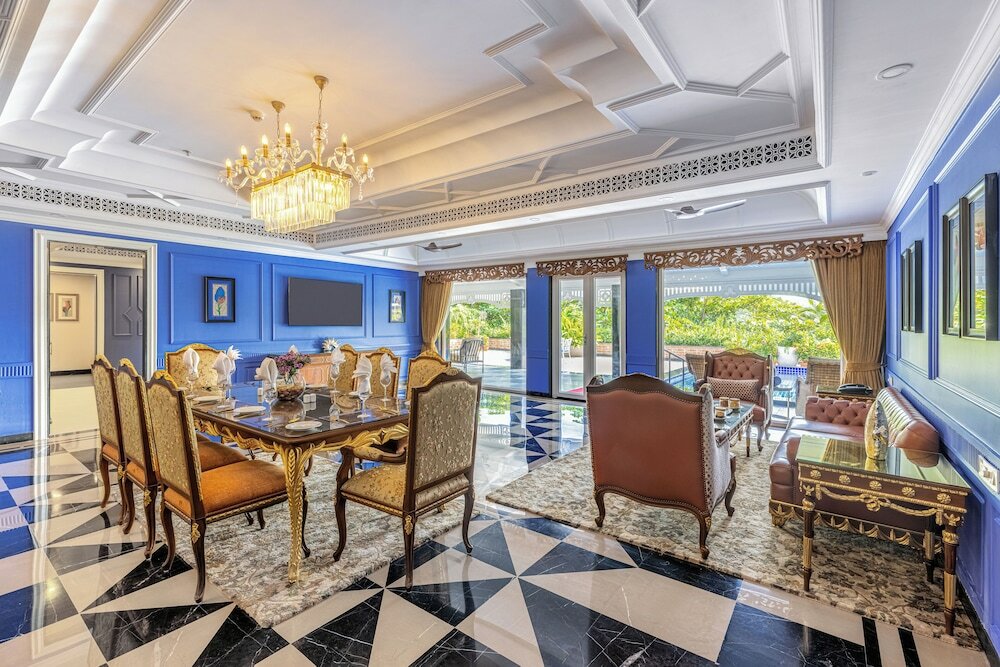 Фото Mayfair Palm Beach Resort