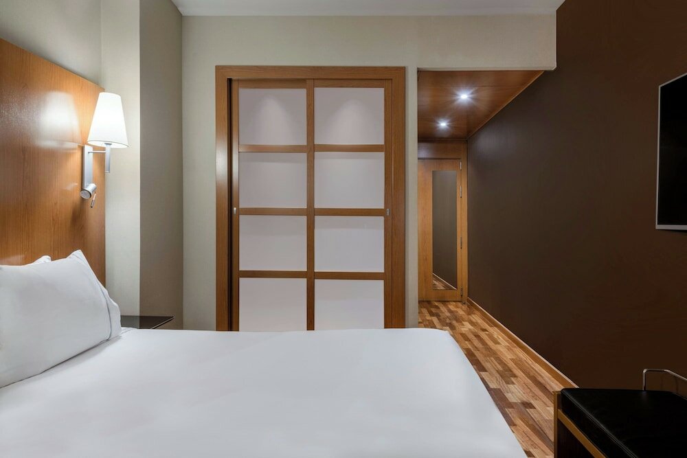 Фото Ac Hotel León San Antonio by Marriott