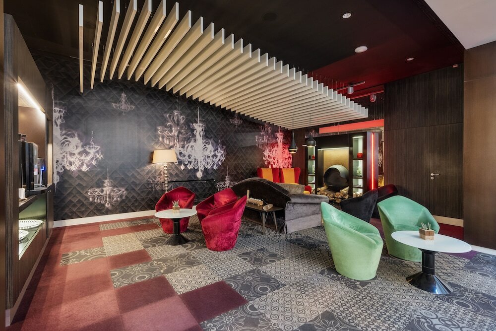 Фото Ikonik Parlament