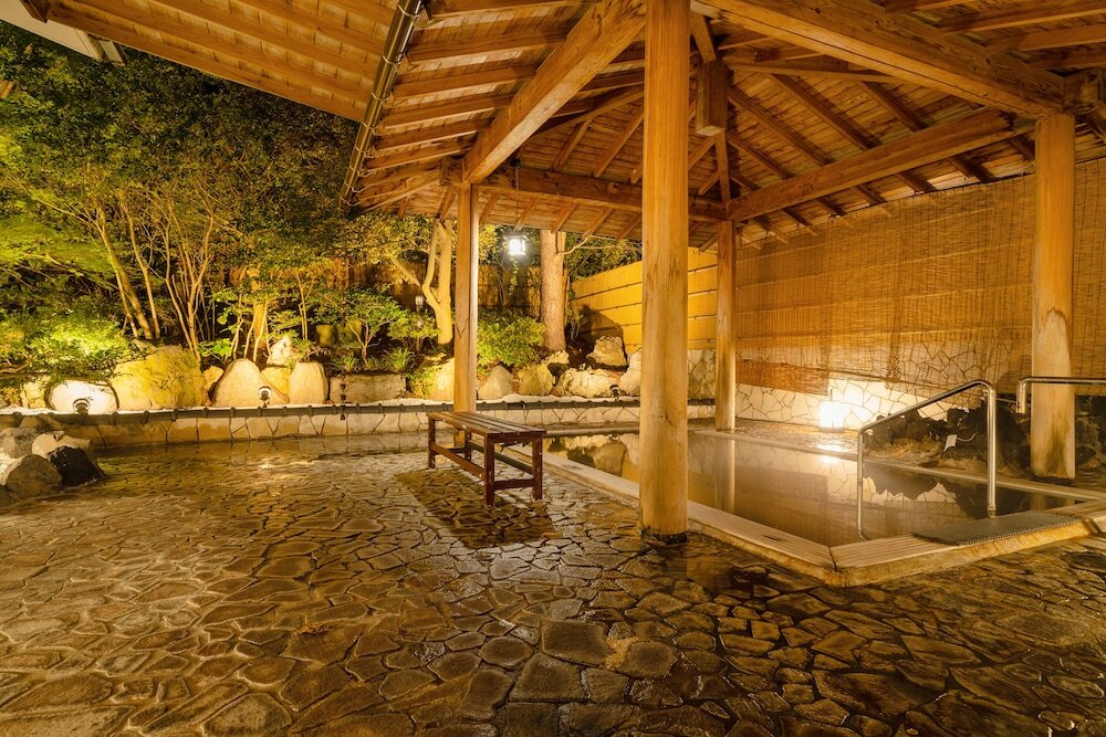 Фото Hotel Hoho A hotel overlooking the Echigo Plain and the Yahiko mountain range