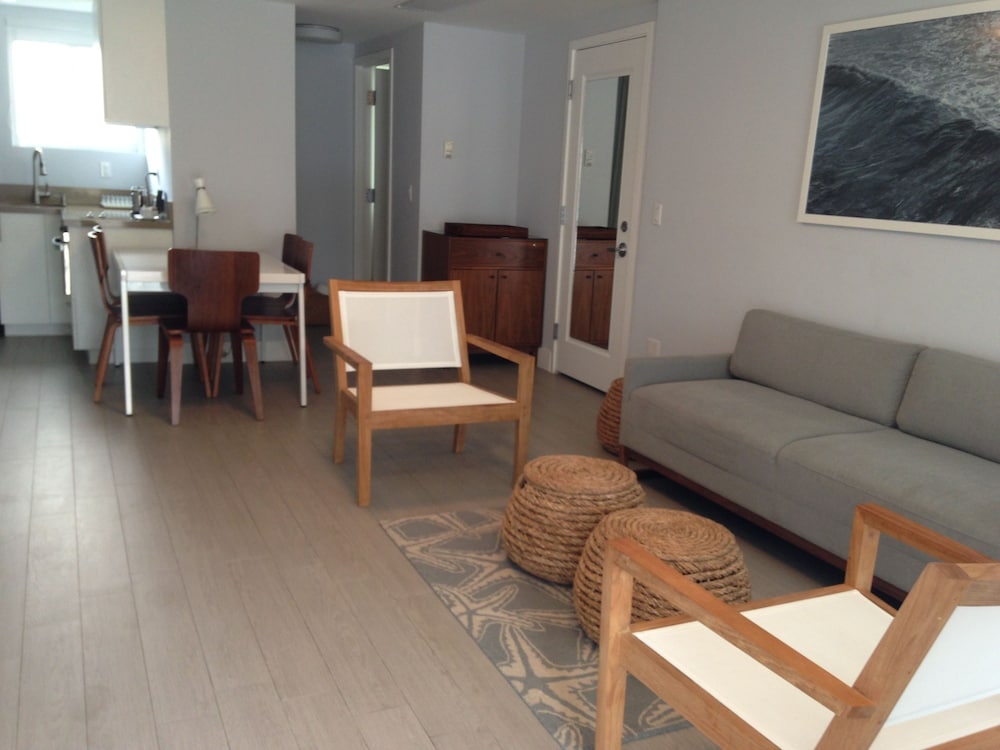 Фото Tides Inn Hotel