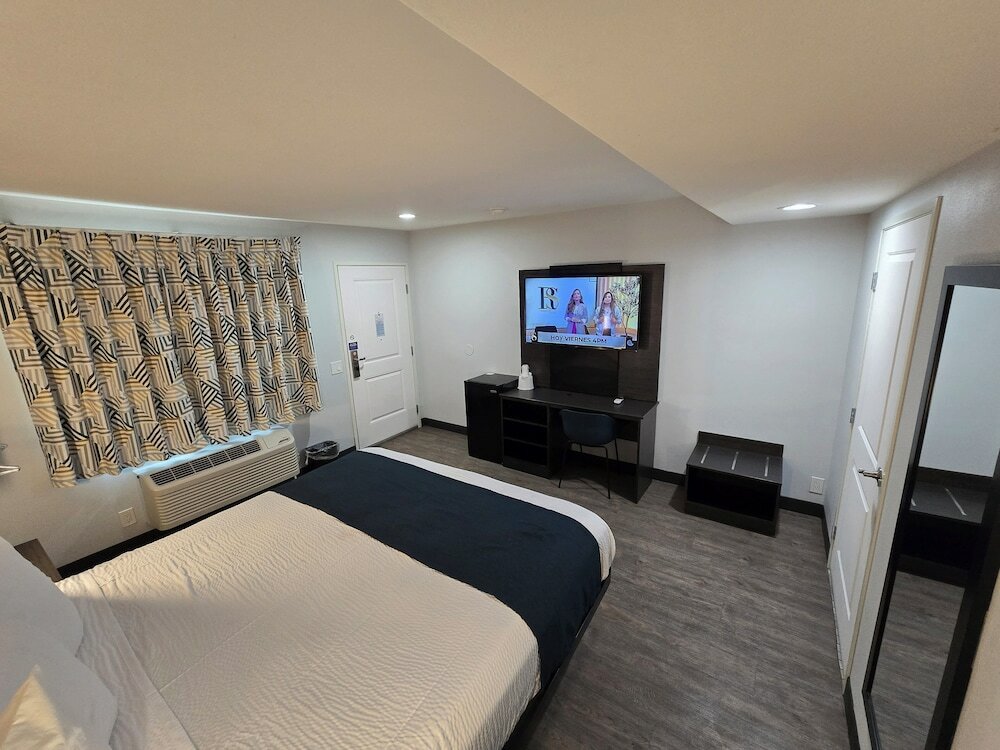 Фото Americas Best Value Inn Los Angeles at S Alvarado St