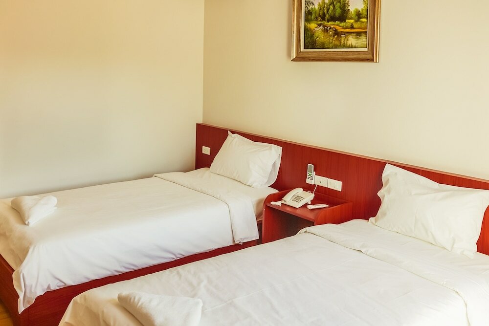 Фото Douangpraseuth Hotel