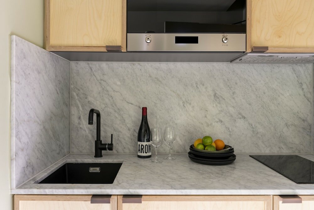 Фото Locke At Broken Wharf