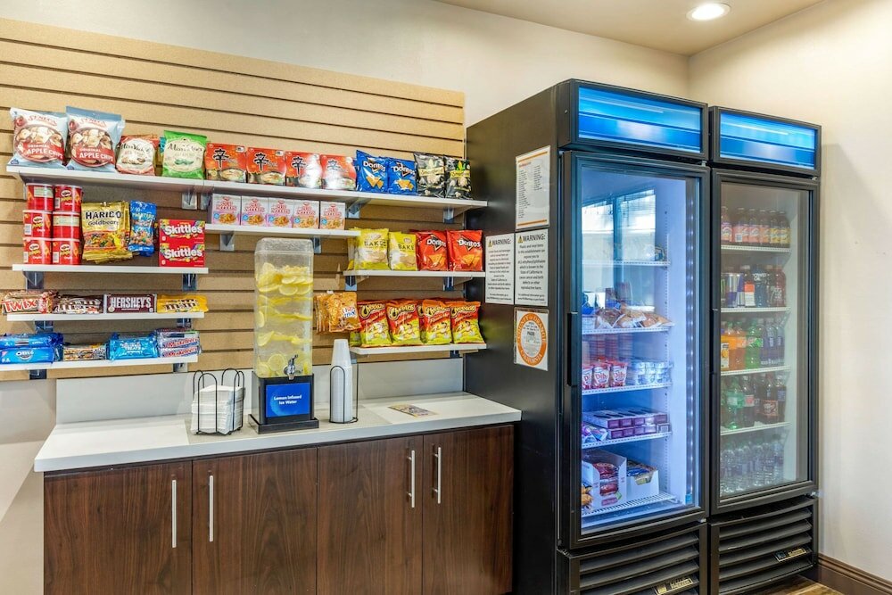 Фото Comfort Inn & Suites Orange County John Wayne Airport