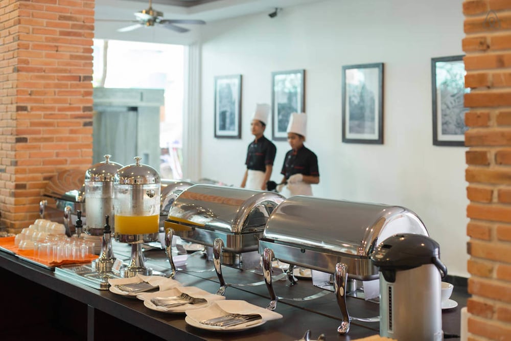 Фото Mekong Angkor Palace Hotel