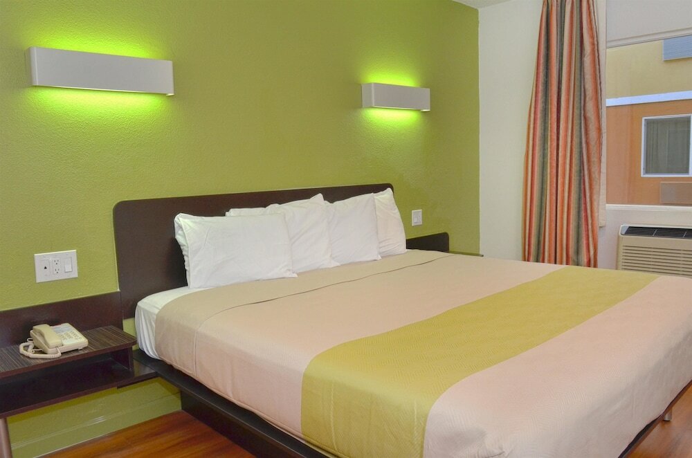 Фото Motel 6 Modesto, Ca - Downtown