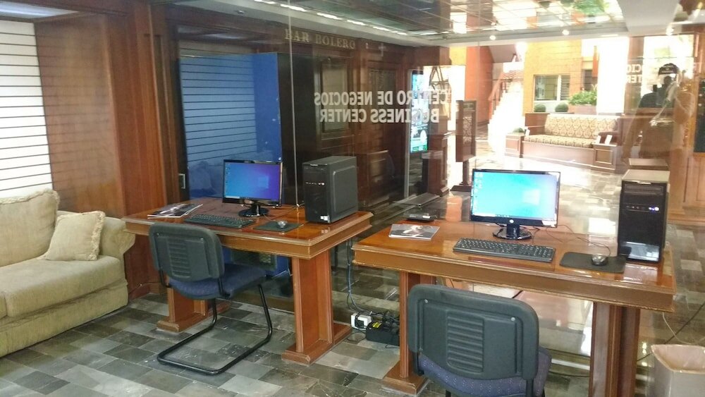 Фото Country Plaza