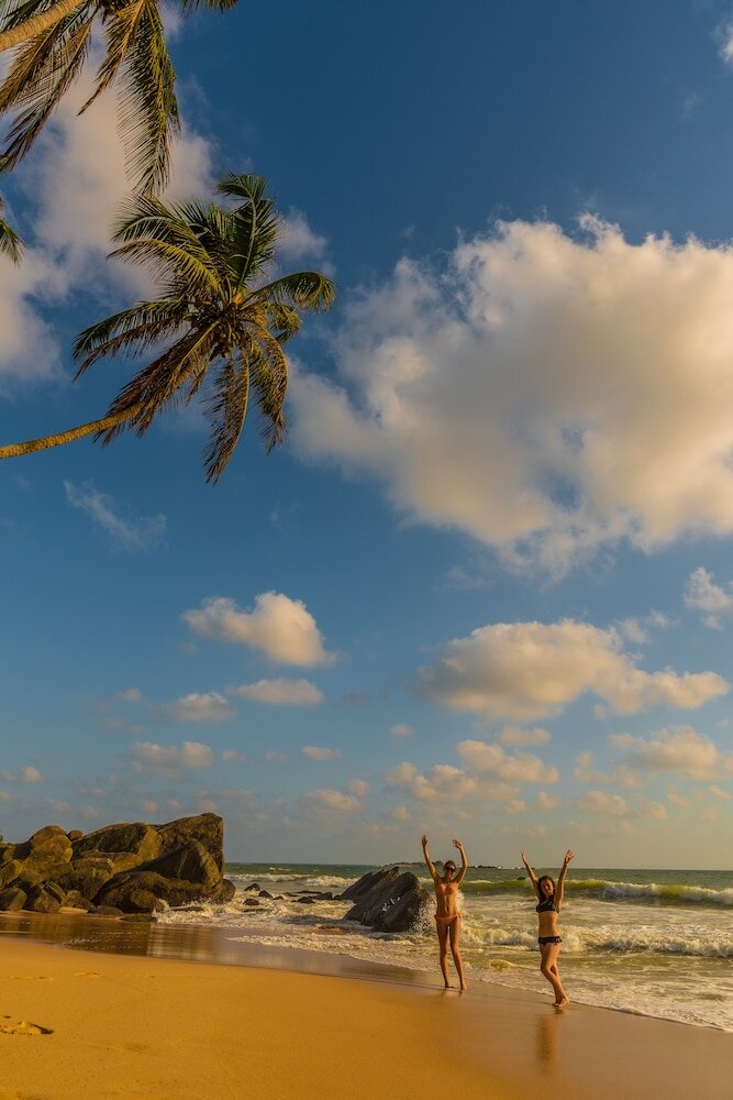 Фото J Ambalangoda