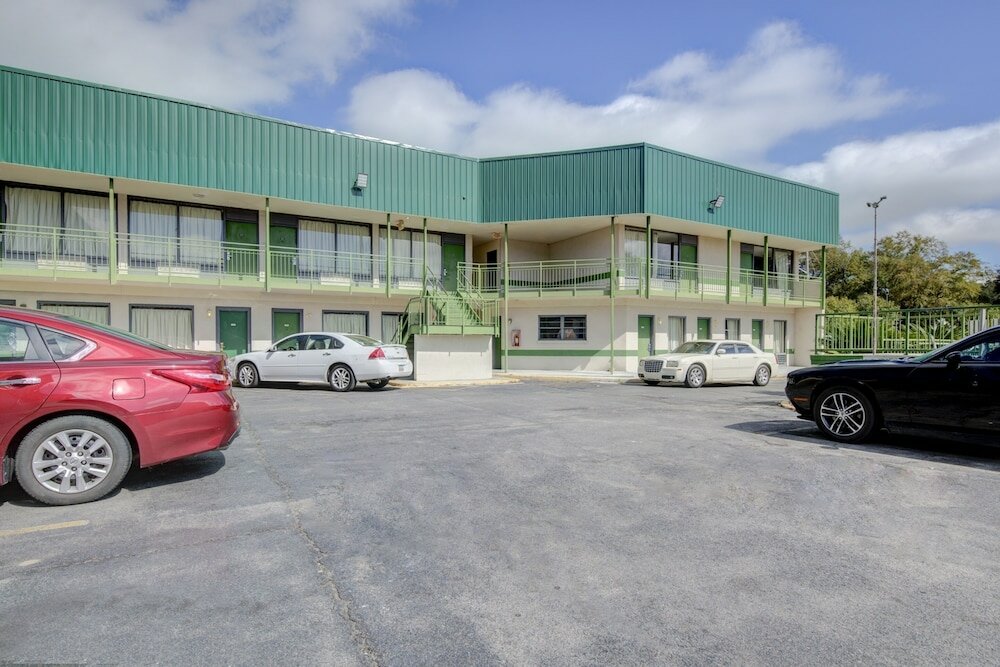 Фото Oyo Hotel Douglas Ga Us 441