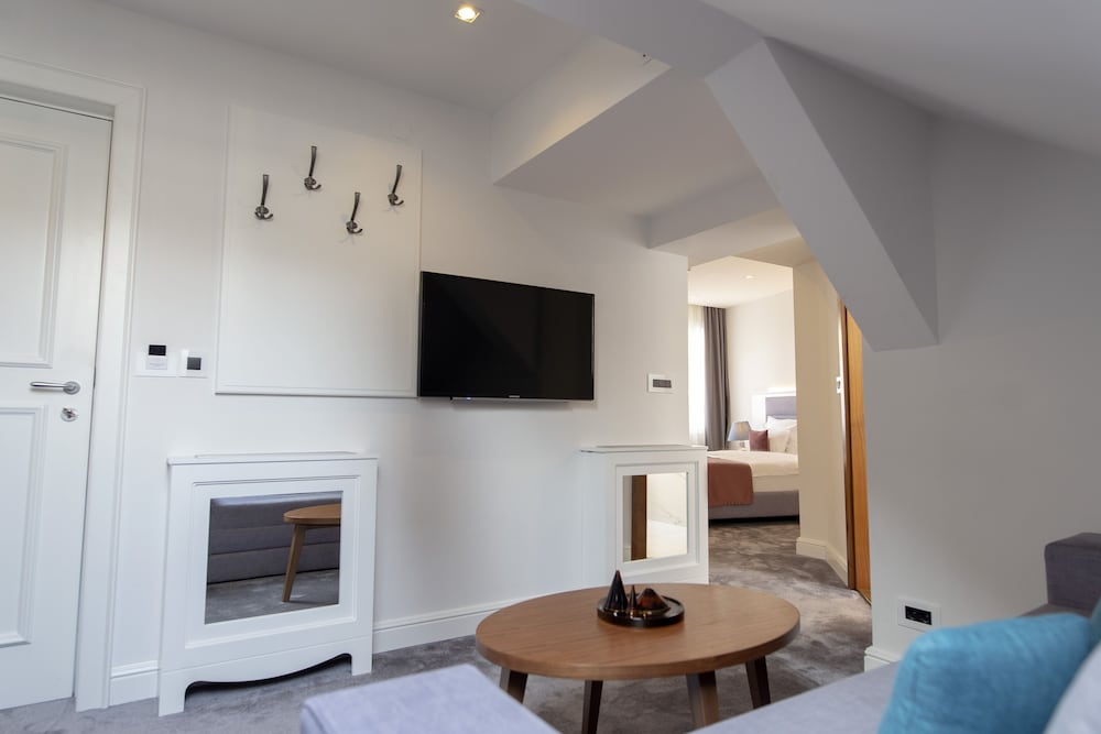 Фото Public House Hotel