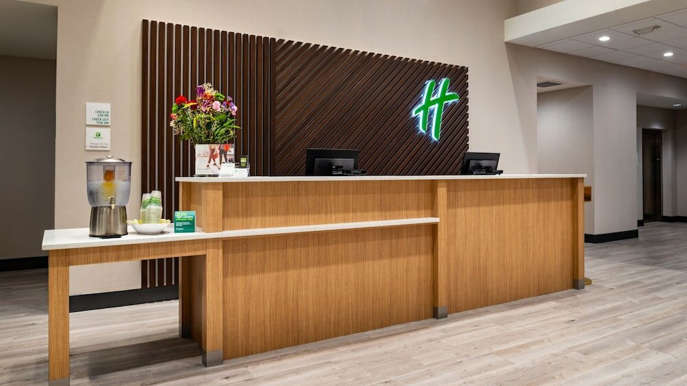 Фото Holiday Inn & Suites Orlando - International Dr S, an Ihg Hotel
