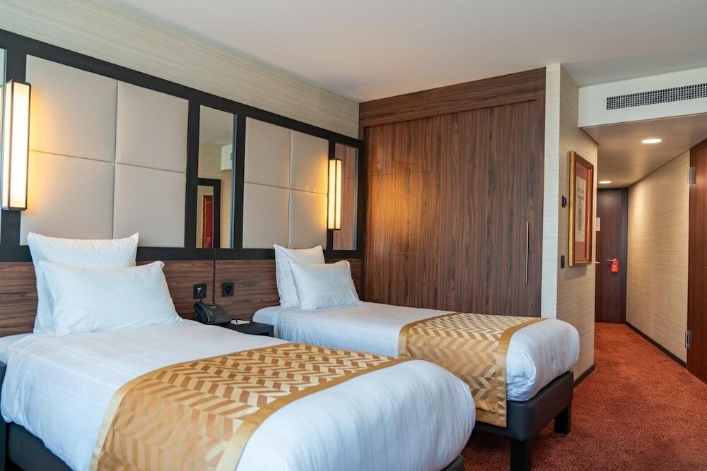 Фото Nash Suites Airport Hotel