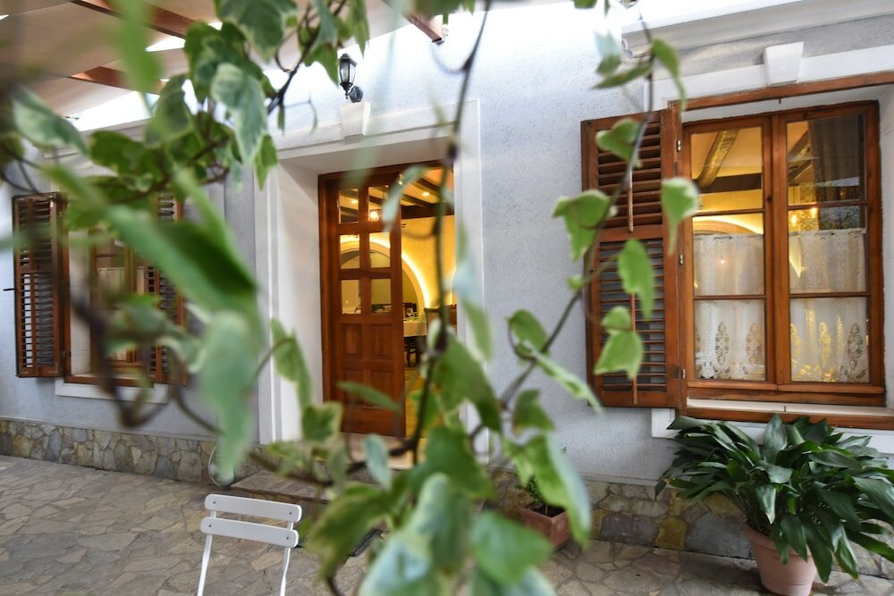 Фото Rose Garden Hotel