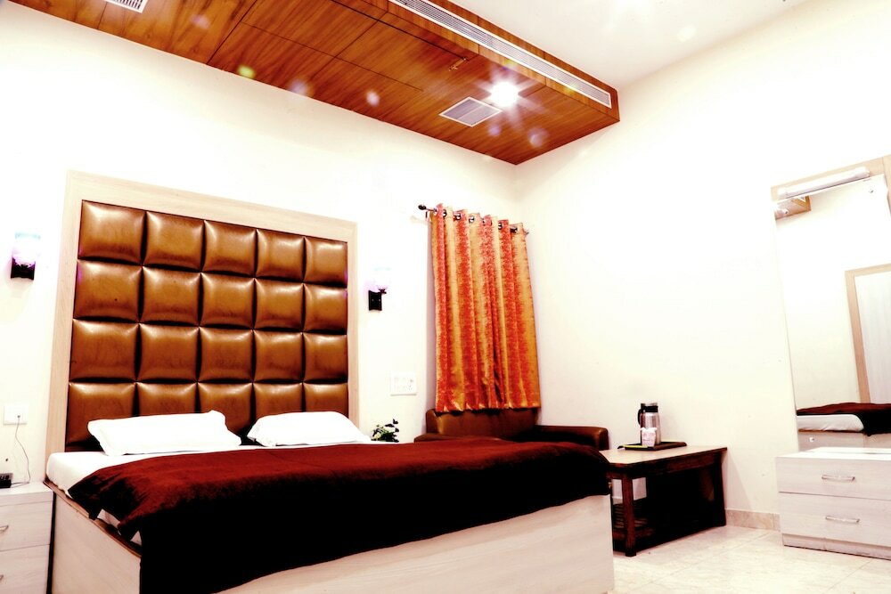 Фото Hotel Prayag