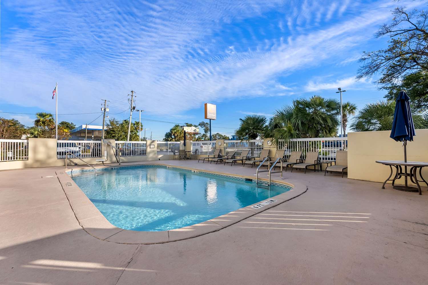 Фото Comfort Inn & Suites