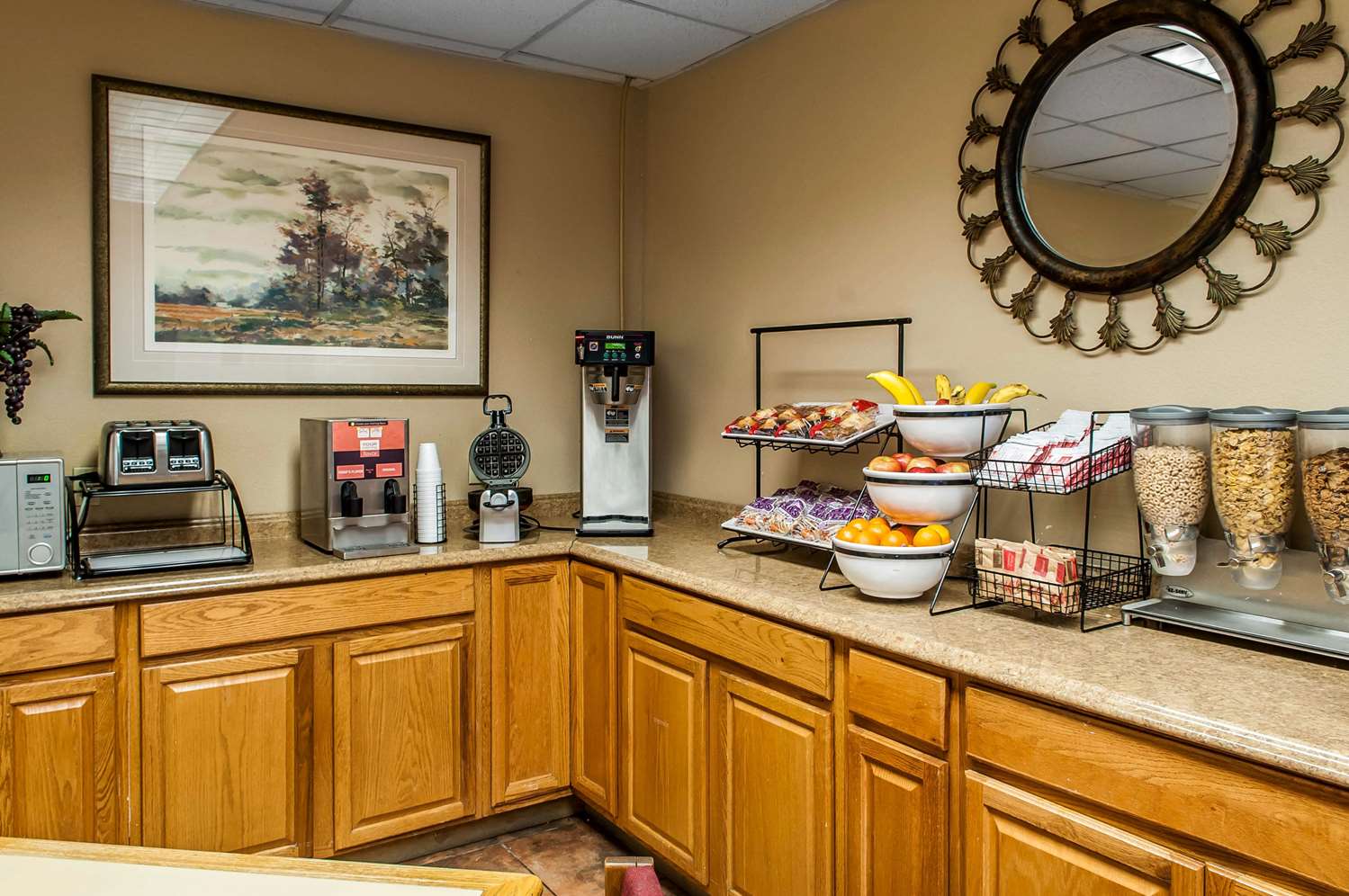 Фото Rodeway Inn East