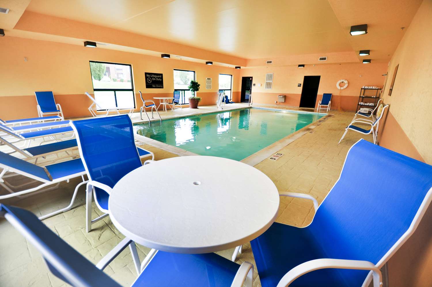 Фото Hampton Inn & Suites Louisville East