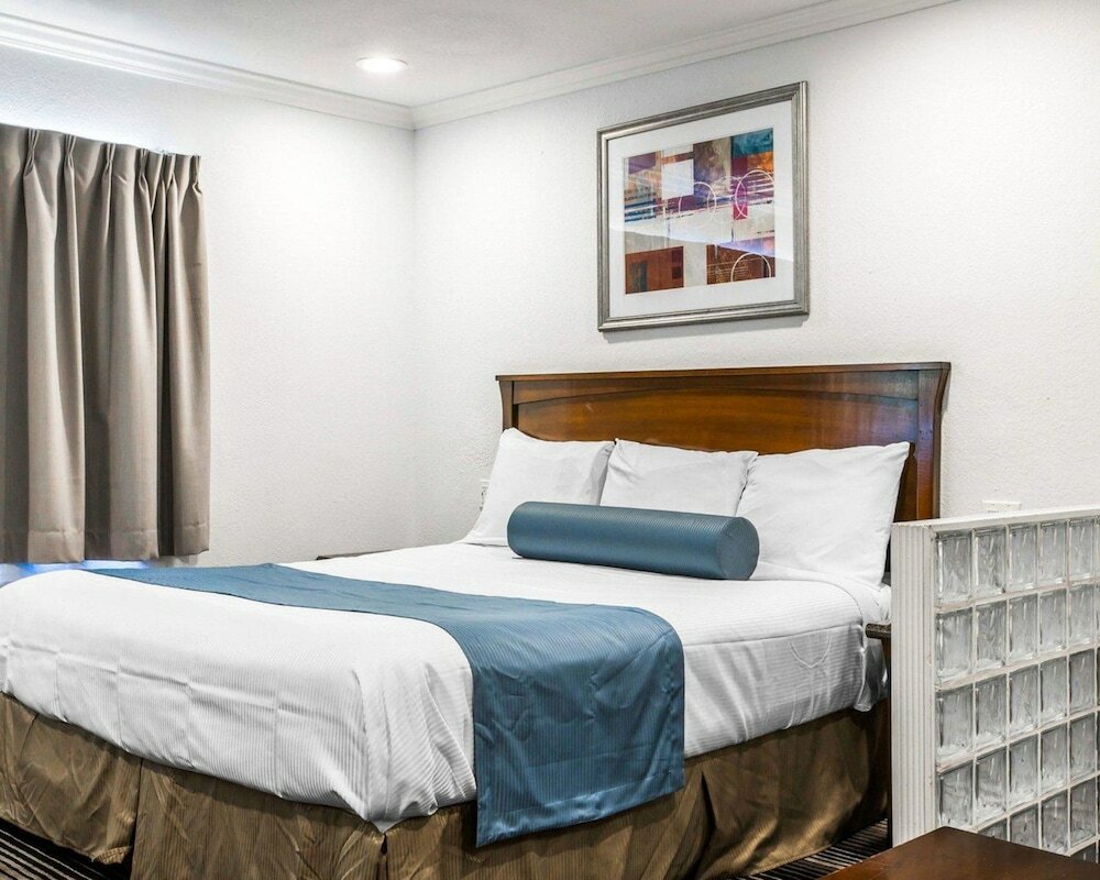 Фото Rodeway Inn & Suites Pacific Coast Highway