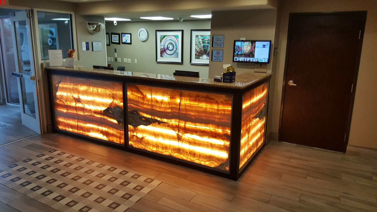 Фото Best Western Plus Airport Inn & Suites