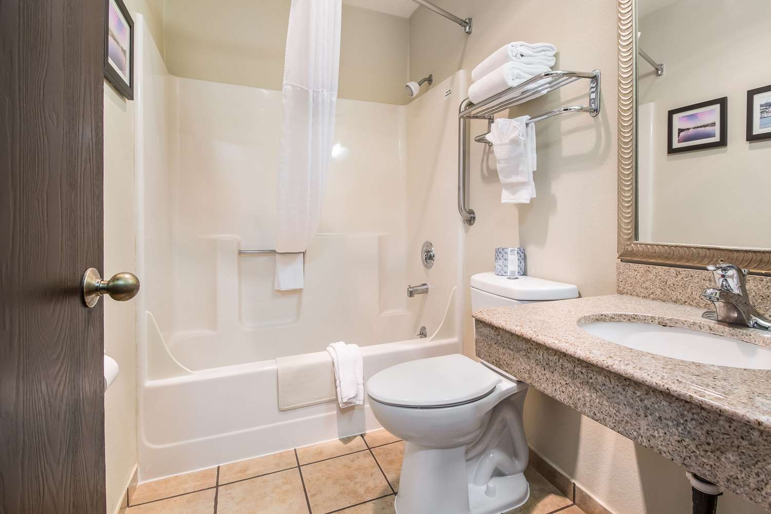 Фото Comfort Inn Newport