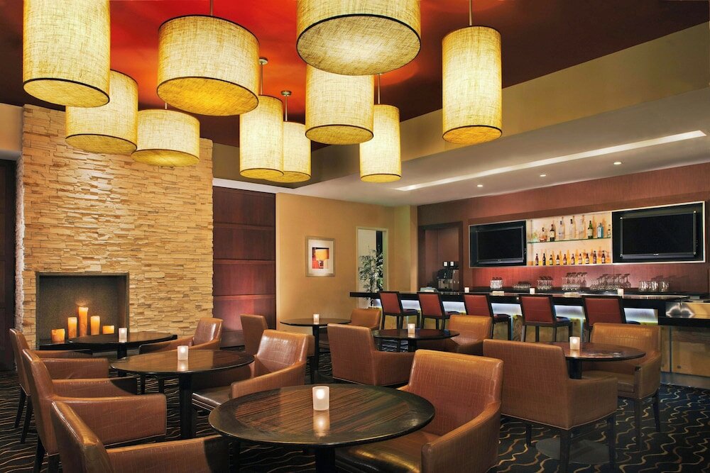 Фото Courtyard by Marriott Los Angeles - Sherman Oaks