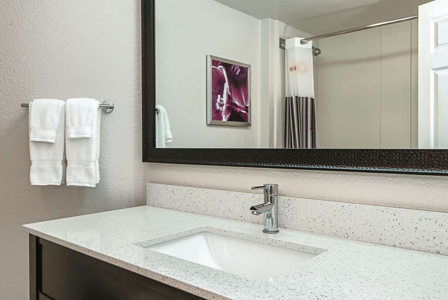 Фото La Quinta Inn & Suites by Wyndham Ontario Airport