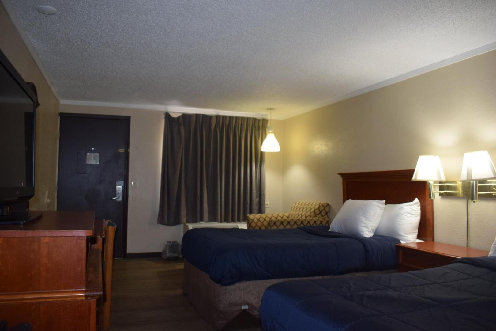 Фото Knights Inn Farmington Hills