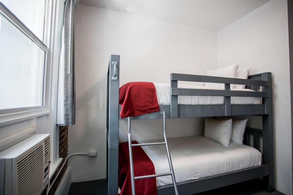 Фото The American Hotel