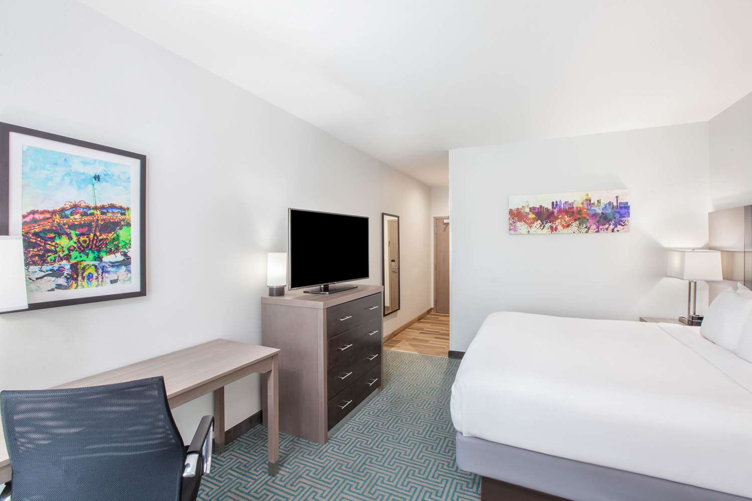 Фото La Quinta Inn & Suites by Wyndham Dallas Duncanville