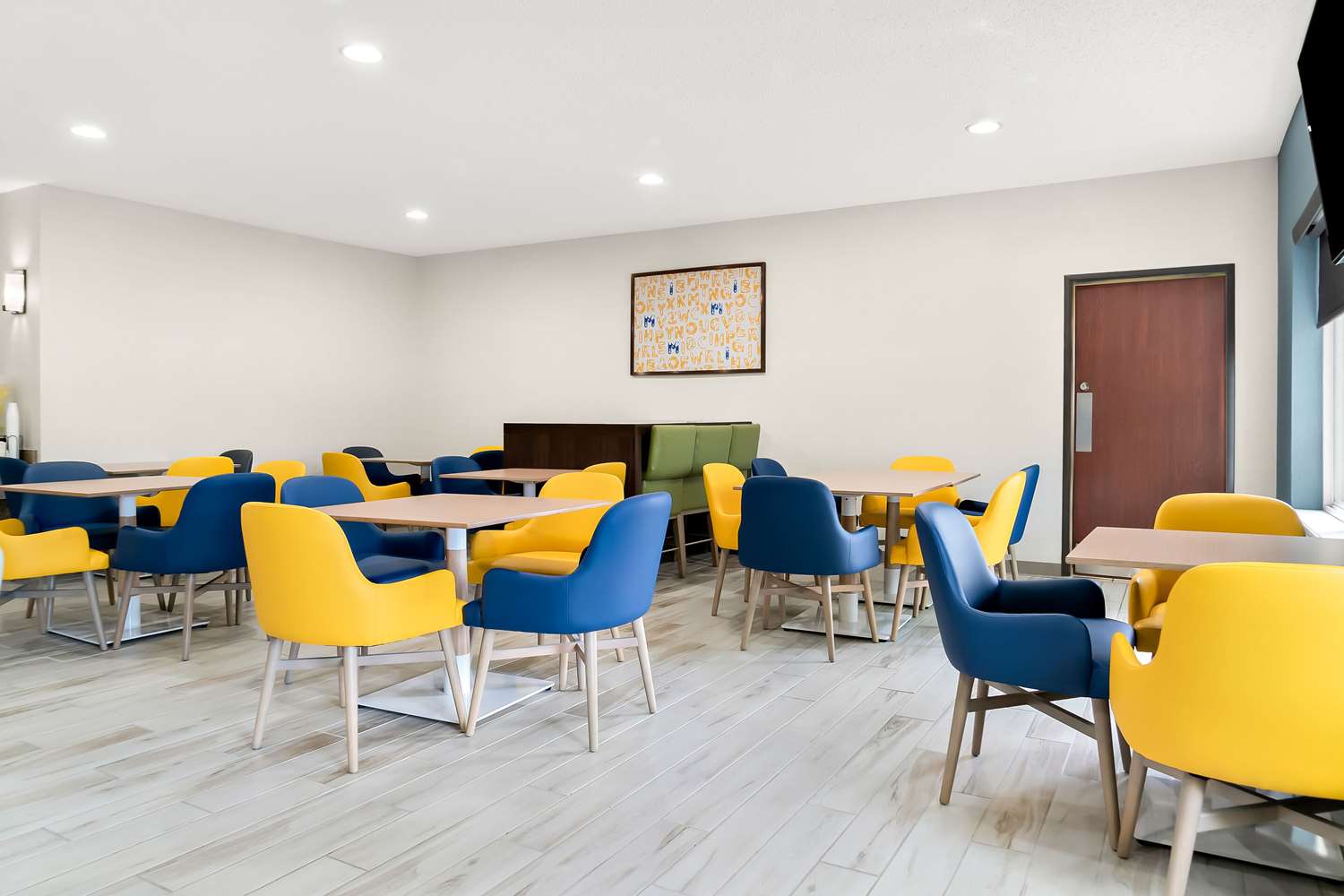 Фото Comfort Suites
