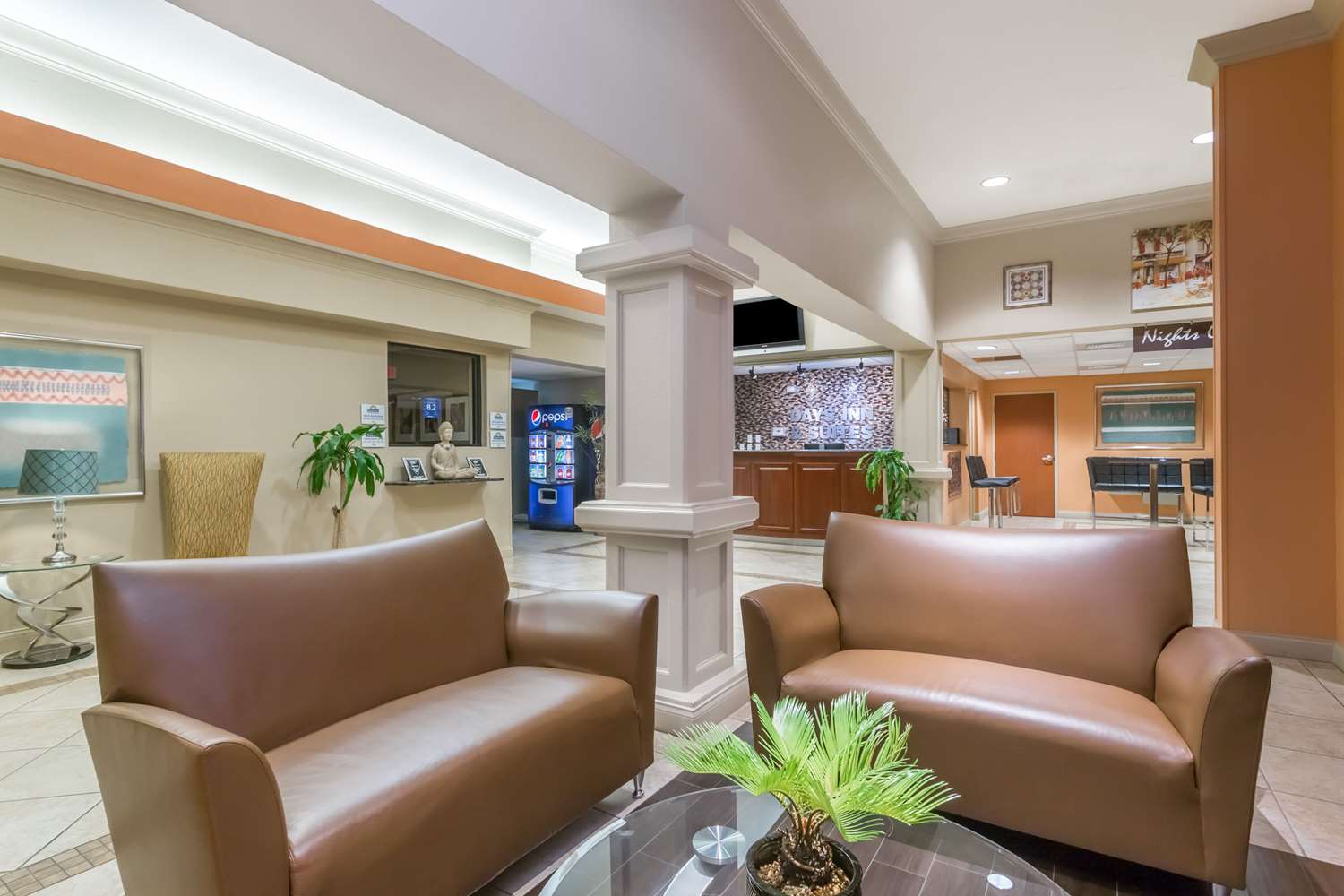 Фото Days Inn & Suites by Wyndham Lakeland