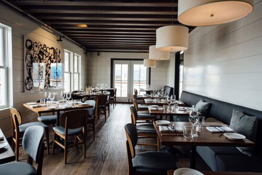 Фото The Preston House & Hotel