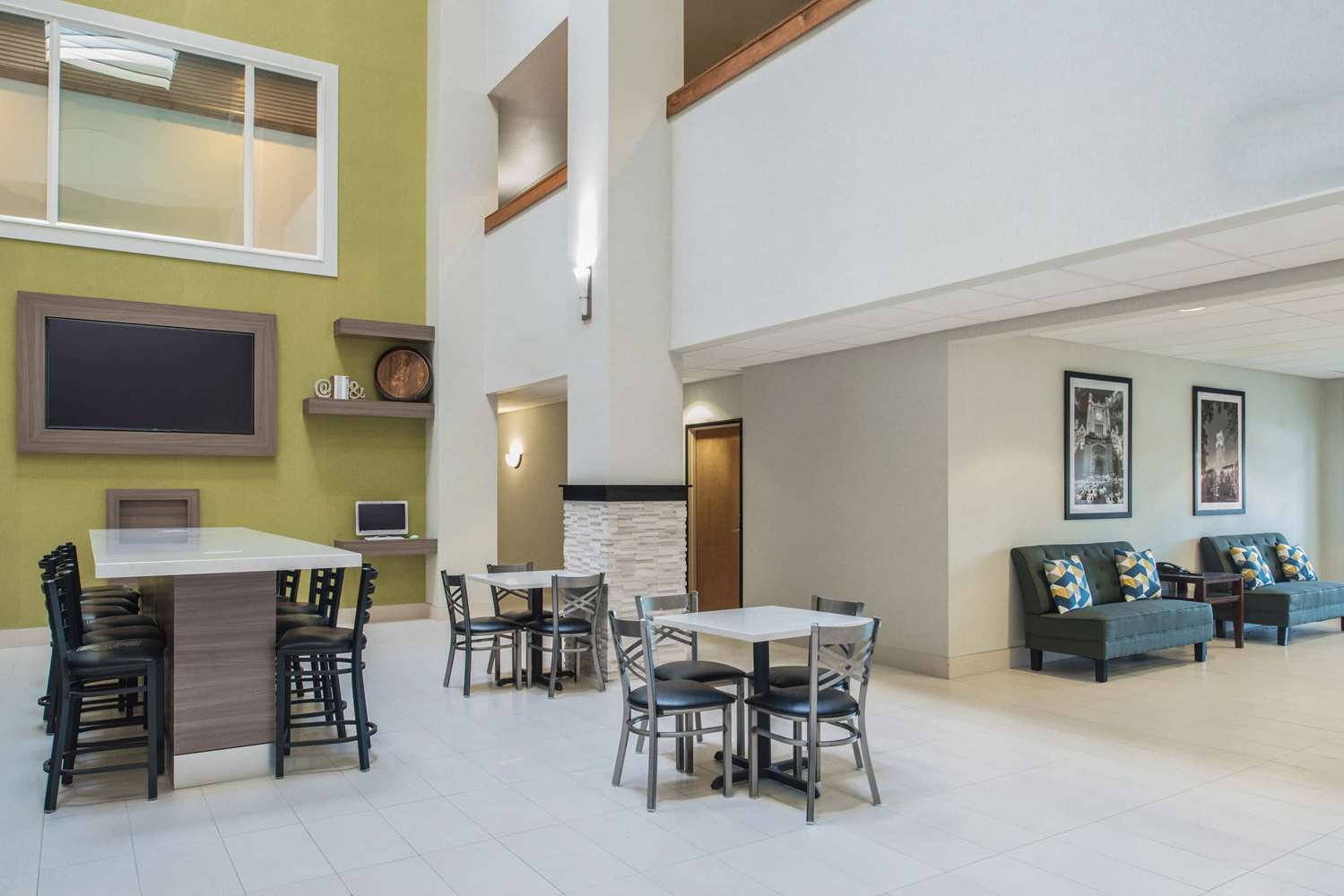 Фото La Quinta Inn & Suites by Wyndham Moscow Pullman