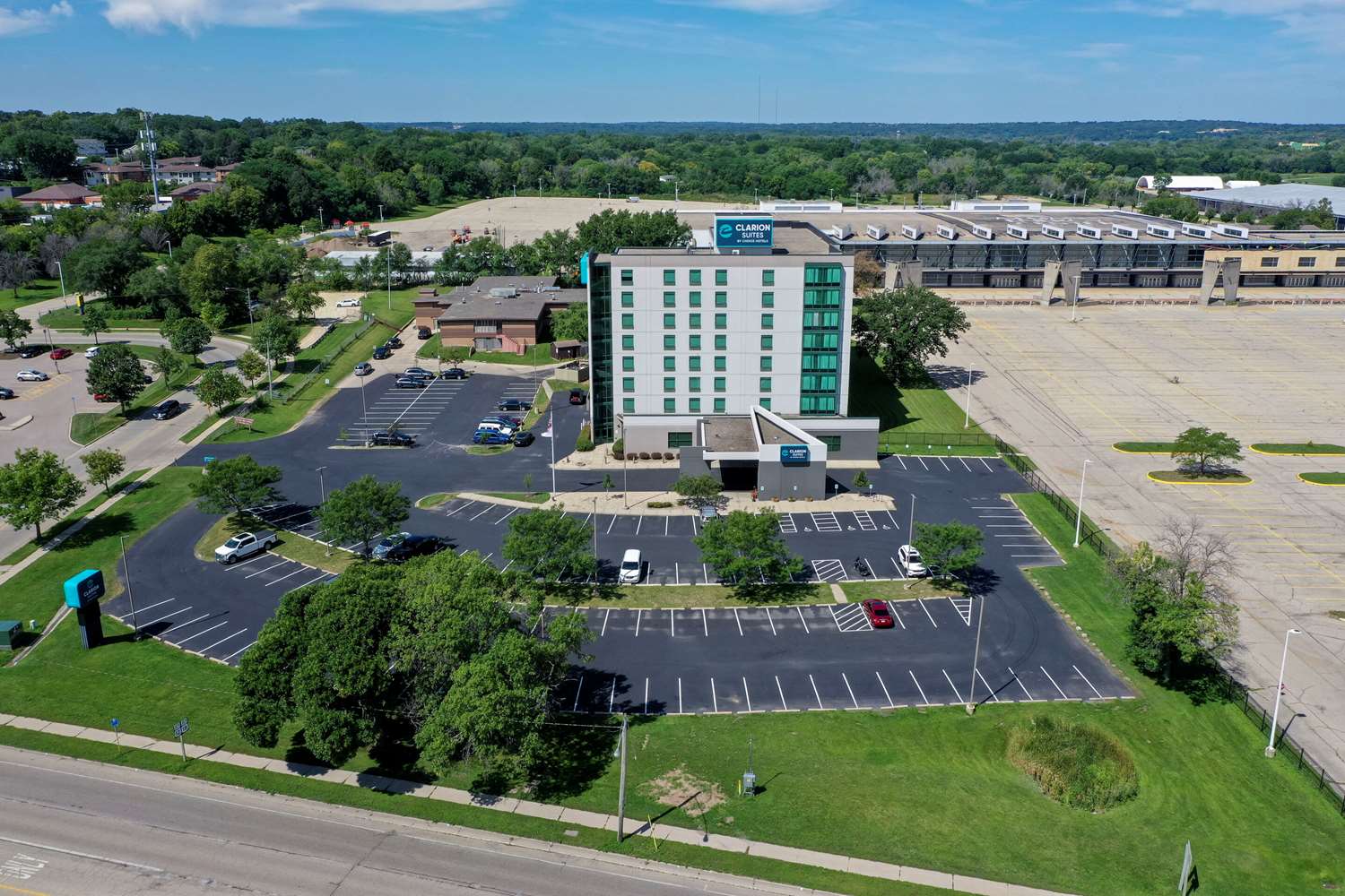 Фото Clarion Suites at the Alliant Energy Center