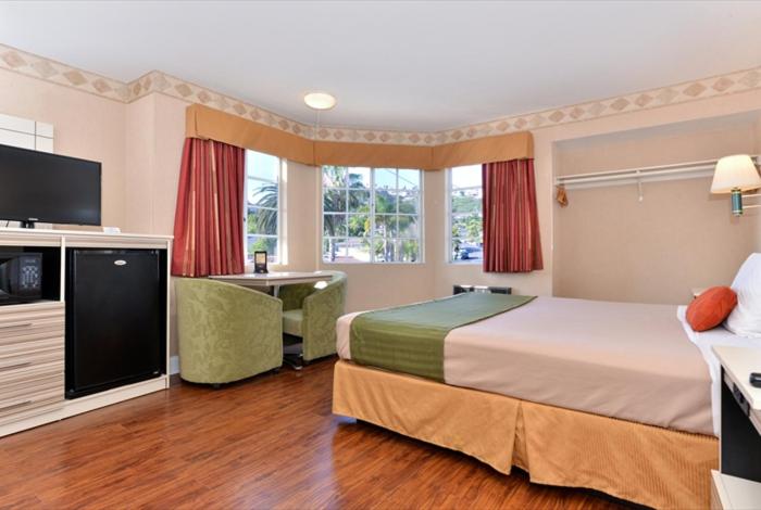 Фото Americas Best Value Inn San Clemente Beach