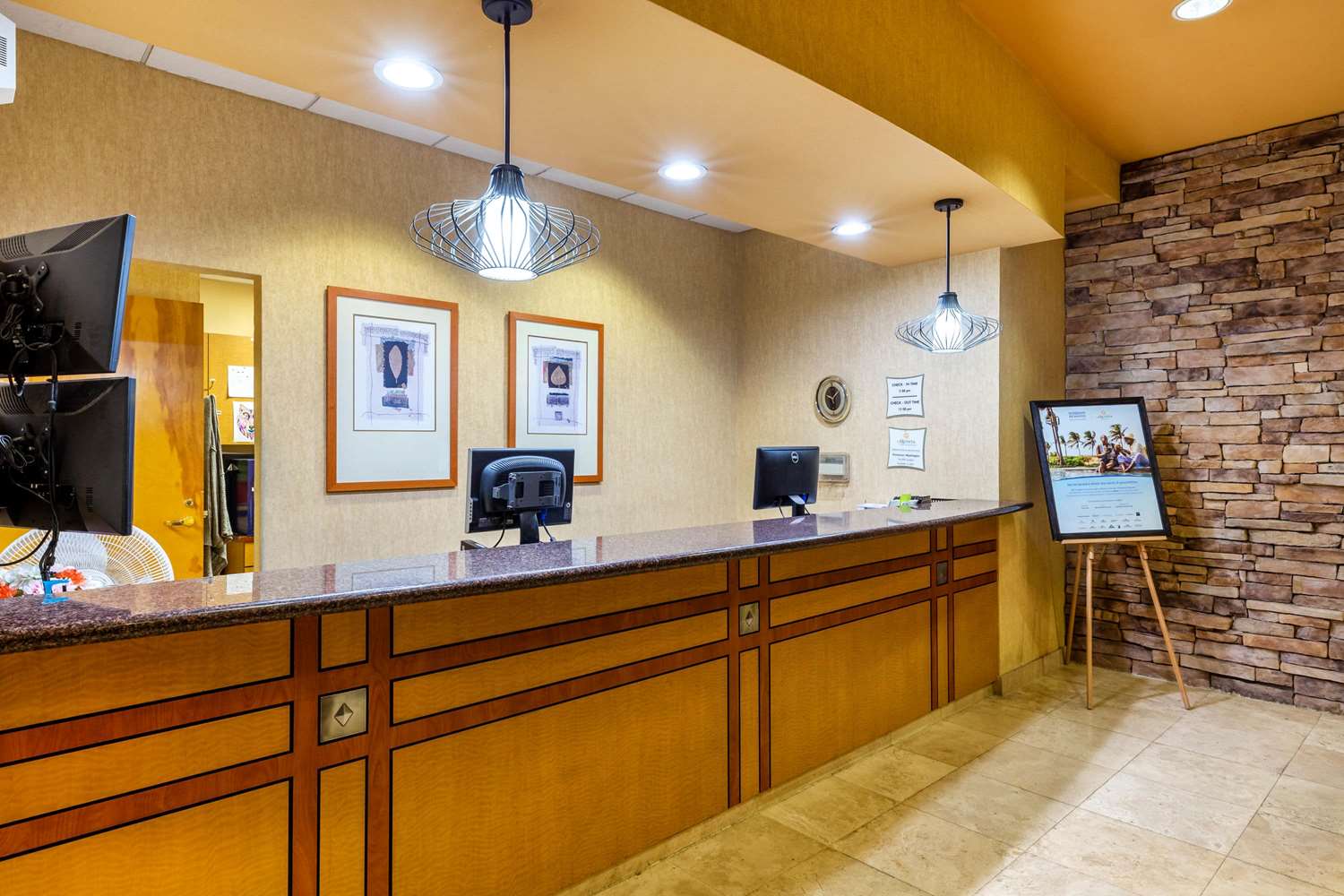 Фото La Quinta Inn & Suites by Wyndham Vancouver