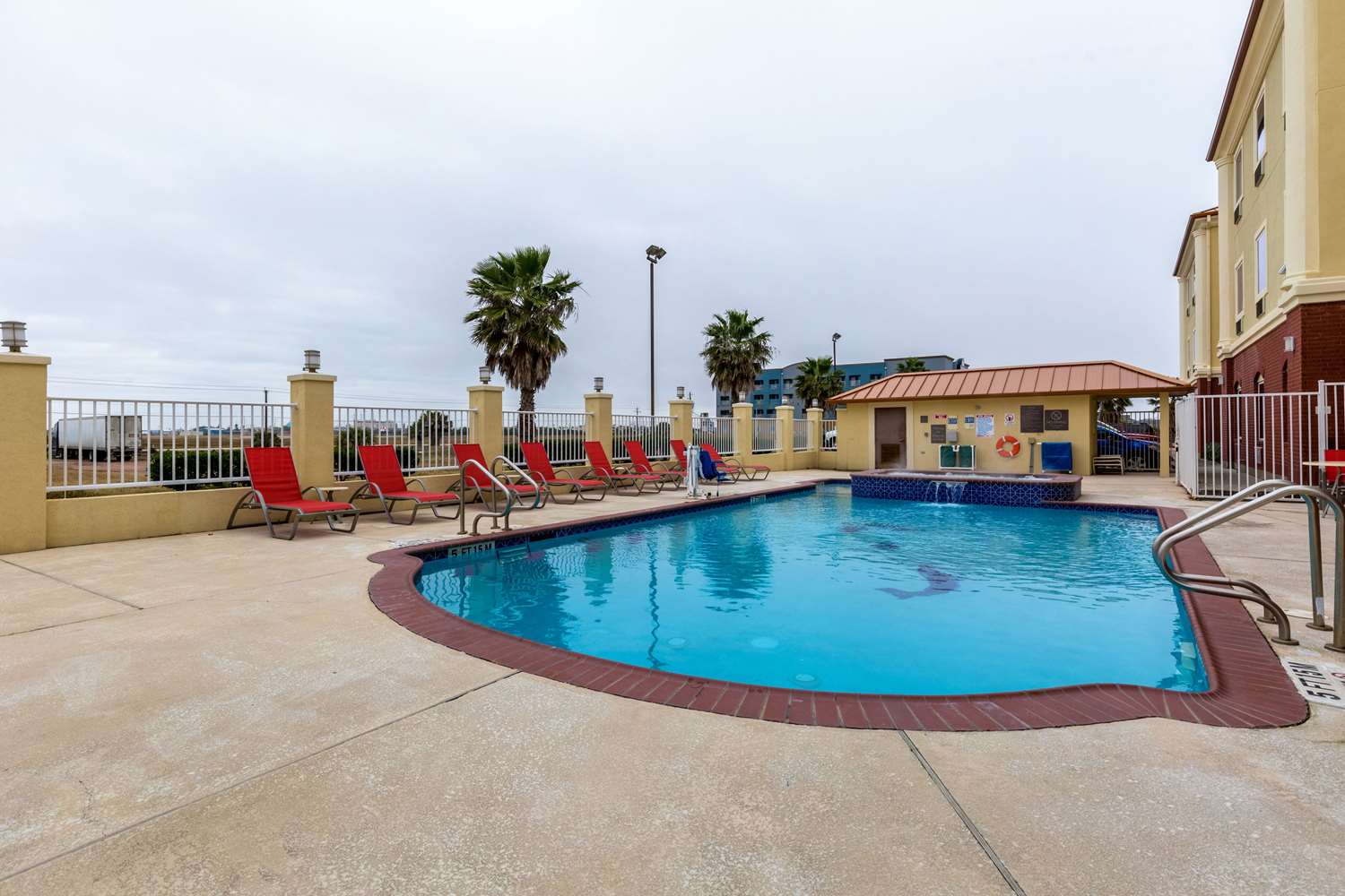 Фото Comfort Suites Galveston